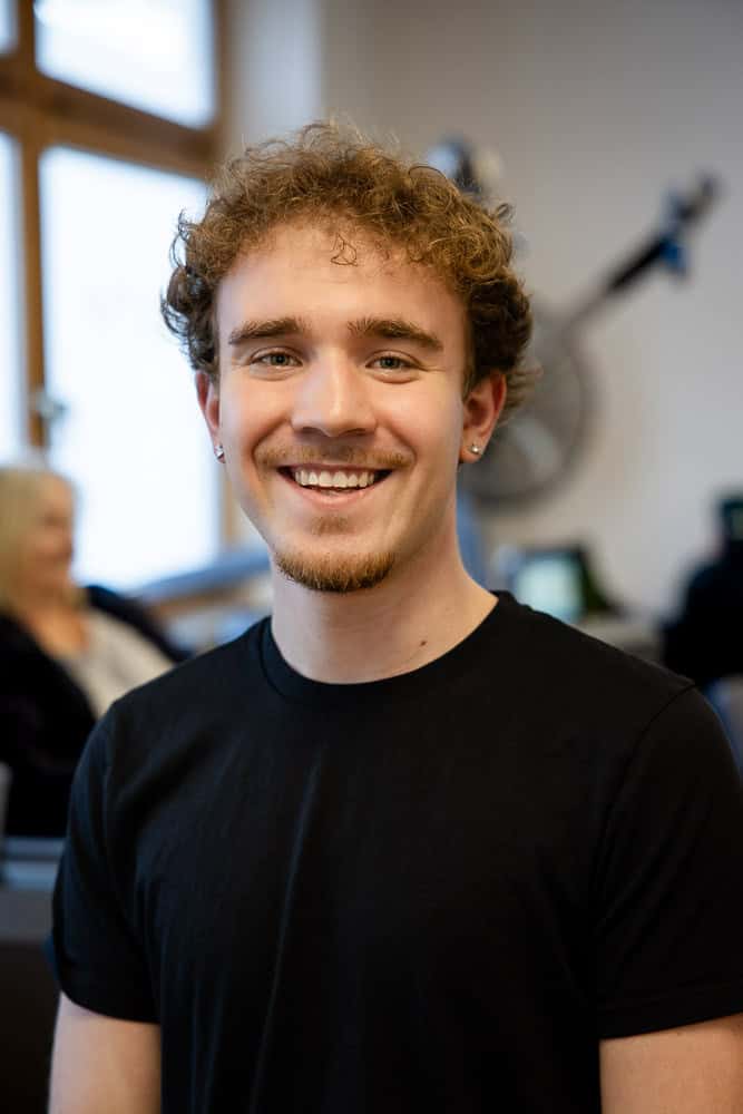 Hauptperson beim Physiotherapie-Training in Penzberg, lächelnd und motiviert.